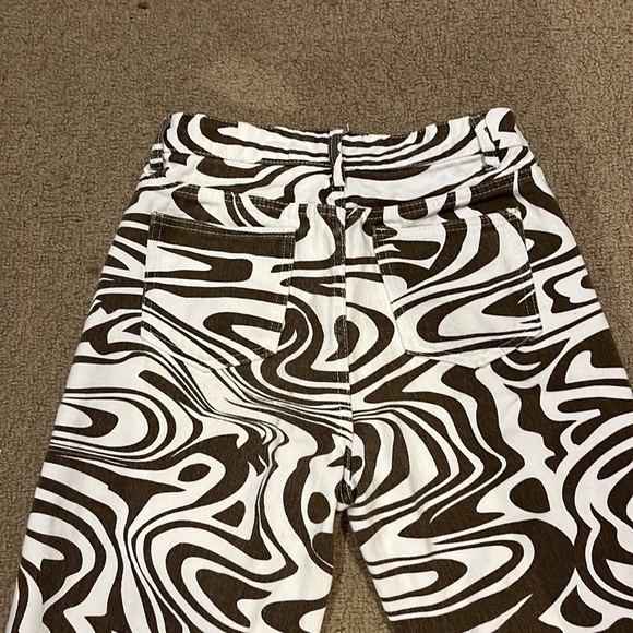Brown and white squirrel design jeans - Picture 3 of 3